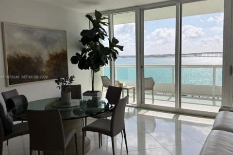 Снять в аренду кондоминиум в Майами, Флорида 2 спальни, 202.53м2, № 2036344 - фото 2