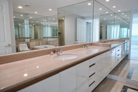 Снять в аренду кондоминиум в Майами, Флорида 2 спальни, 202.53м2, № 2036344 - фото 15