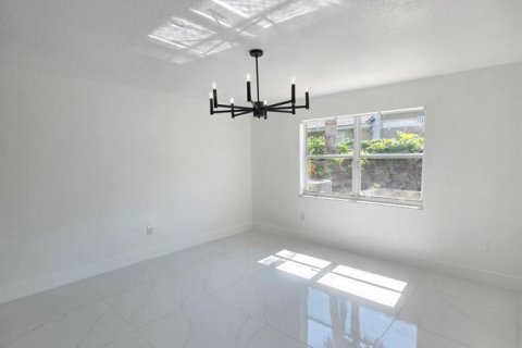 House in Sunrise, Florida 3 bedrooms, 168.62 sq.m. № 2084061 - photo 2