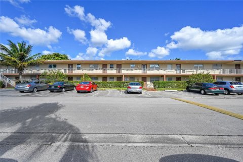 Condominio en venta en Margate, Florida, 2 dormitorios, 91.97 m2 № 1993940 - foto 2