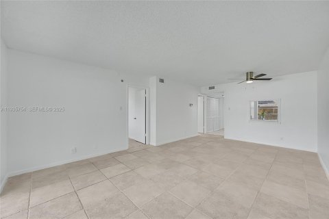 Condominio en venta en Margate, Florida, 2 dormitorios, 91.97 m2 № 1993940 - foto 7