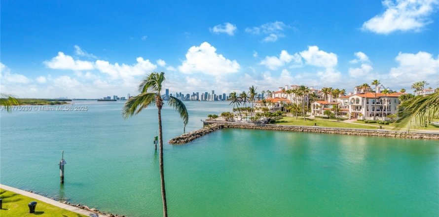 Condo in Miami Beach, Florida, 3 bedrooms  № 1971441