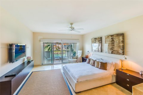 Condo in Miami Beach, Florida, 3 bedrooms  № 1971441 - photo 11