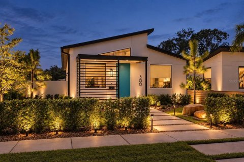 House in Saint Petersburg, Florida 4 bedrooms, 183.2 sq.m. № 2403651 - photo 2