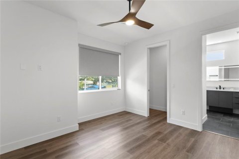 House in Saint Petersburg, Florida 4 bedrooms, 183.2 sq.m. № 2403651 - photo 30