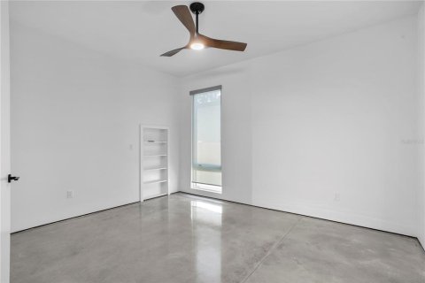 House in Saint Petersburg, Florida 4 bedrooms, 183.2 sq.m. № 2403651 - photo 24