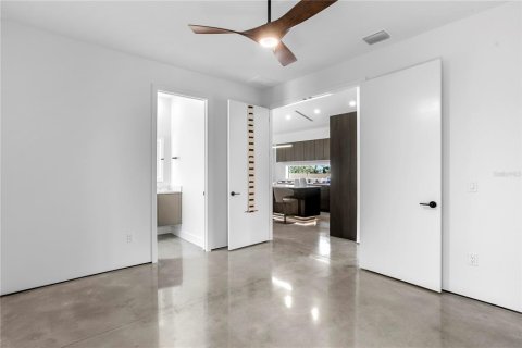 House in Saint Petersburg, Florida 4 bedrooms, 183.2 sq.m. № 2403651 - photo 25