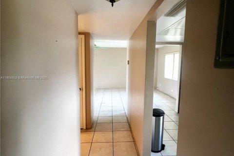 Condo in Hollywood, Florida, 2 bedrooms № 1965039 - photo 5