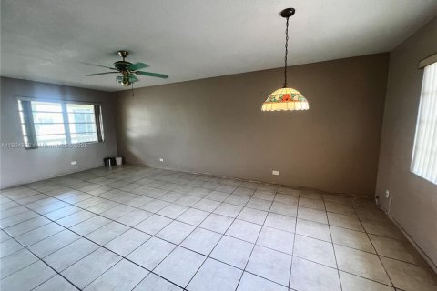 Condo in Hollywood, Florida, 2 bedrooms № 1965039 - photo 4