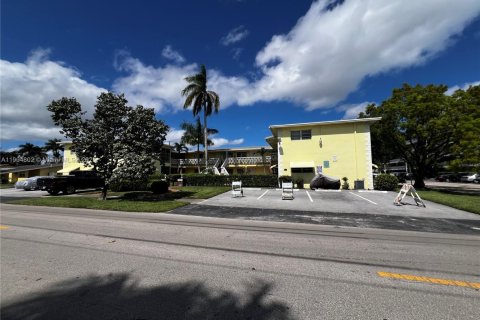 Condo in Hollywood, Florida, 2 bedrooms № 1965039 - photo 1