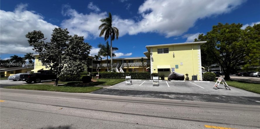 Condo in Hollywood, Florida, 2 bedrooms № 1965039
