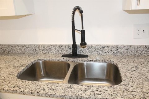 Casa en venta en Lakeland, Florida, 4 dormitorios, 168.71 m2 № 1773713 - foto 6