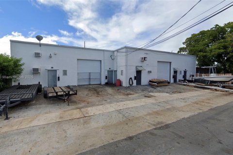 Commercial property in Dania Beach, Florida № 1862705 - photo 2