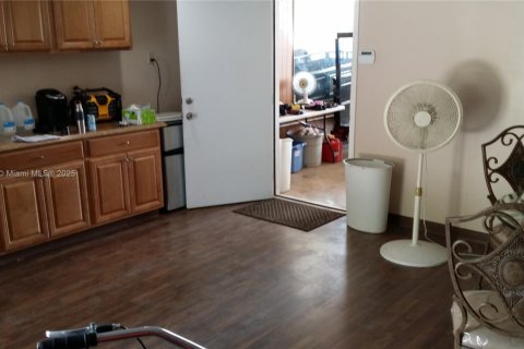 Commercial property in Dania Beach, Florida № 1862705 - photo 4