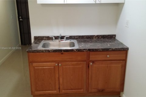 Commercial property in Dania Beach, Florida № 1862705 - photo 5