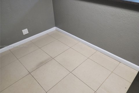 Commercial property in Dania Beach, Florida № 1862705 - photo 9