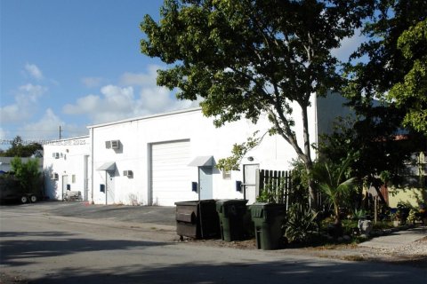 Commercial property in Dania Beach, Florida № 1862705 - photo 1