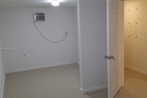 Commercial property in Dania Beach, Florida № 1862705 - photo 6