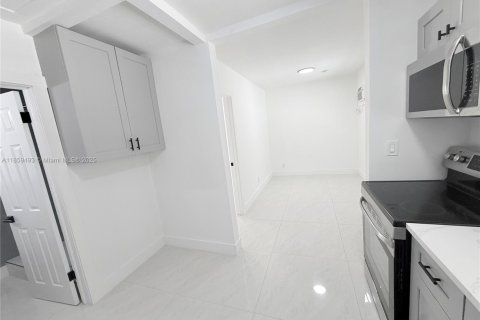 Casa en alquiler en Dania Beach, Florida, 1 dormitorio, 41.81 m2 № 1890011 - foto 3