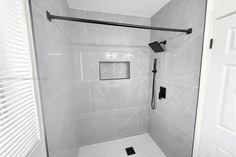 Casa en alquiler en Dania Beach, Florida, 1 dormitorio, 41.81 m2 № 1890011 - foto 4