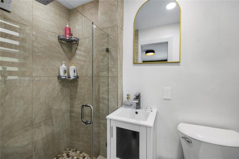 House in Miami, Florida 3 bedrooms, 134.06 sq.m. № 1952908 - photo 30