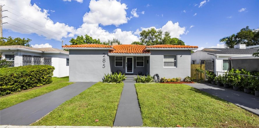 House in Miami, Florida 3 bedrooms, 134.06 sq.m. № 1952908