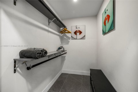 House in Miami, Florida 3 bedrooms, 134.06 sq.m. № 1952908 - photo 21