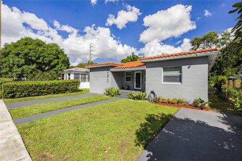House in Miami, Florida 3 bedrooms, 134.06 sq.m. № 1952908 - photo 2