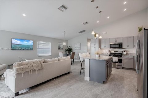 House in LaBelle, Florida 2 bedrooms, 113.71 sq.m. № 1860091 - photo 5