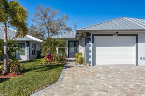 House in LaBelle, Florida 2 bedrooms, 113.71 sq.m. № 1860091 - photo 1