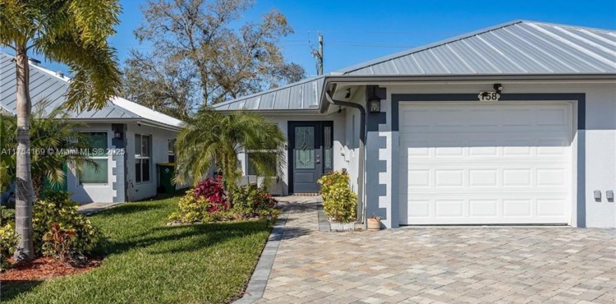 House in LaBelle, Florida 2 bedrooms, 113.71 sq.m. № 1860091
