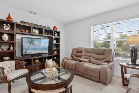 House in Lake Alfred, Florida 4 bedrooms, 170.01 sq.m. № 1872889 - photo 9