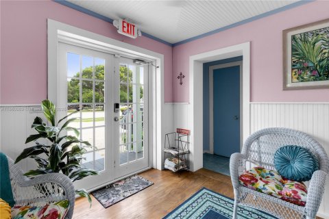 Propiedad comercial en venta en Tavernier, Florida № 2037119 - foto 2