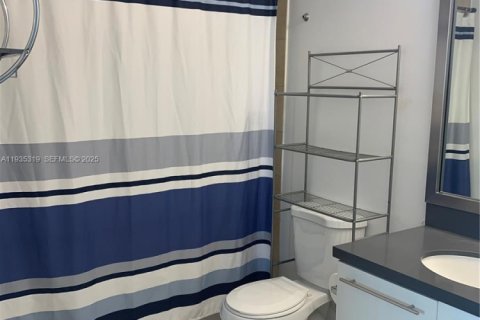 Купить кондоминиум в Майами, Флорида 1 спальня, 69.4м2, № 2054659 - фото 10