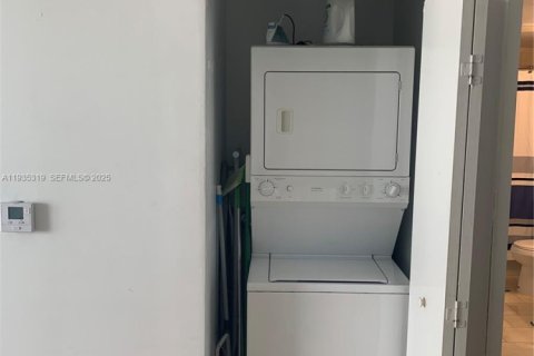 Купить кондоминиум в Майами, Флорида 1 спальня, 69.4м2, № 2054659 - фото 12
