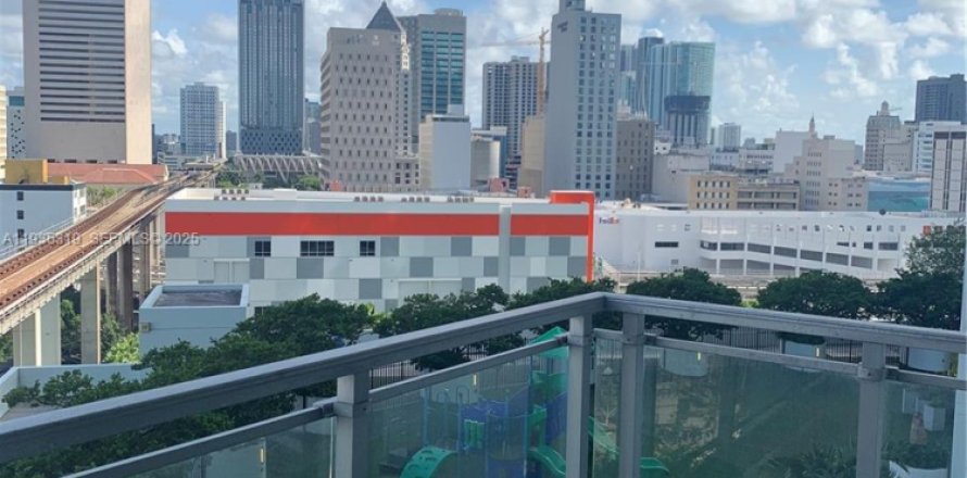 Кондоминиум с 1 спальней в Майами, Флорида № 2054659