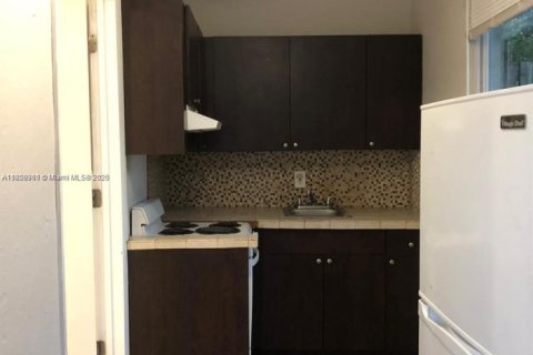 Casa en alquiler en Miami, Florida, 1 dormitorio, 183.02 m2 № 1887907 - foto 1