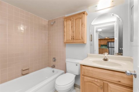 Condo in Port Charlotte, Florida, 2 bedrooms  № 2213494 - photo 19