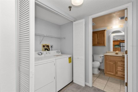 Condo in Port Charlotte, Florida, 2 bedrooms  № 2213494 - photo 17