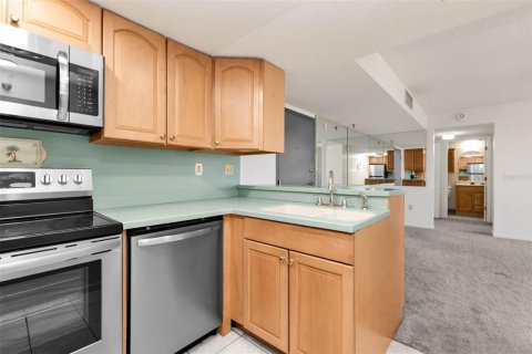 Condo in Port Charlotte, Florida, 2 bedrooms  № 2213494 - photo 12