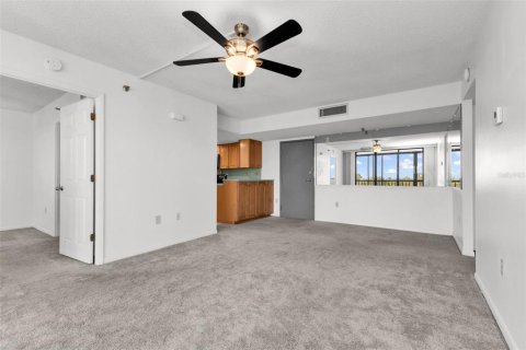 Condo in Port Charlotte, Florida, 2 bedrooms  № 2213494 - photo 16