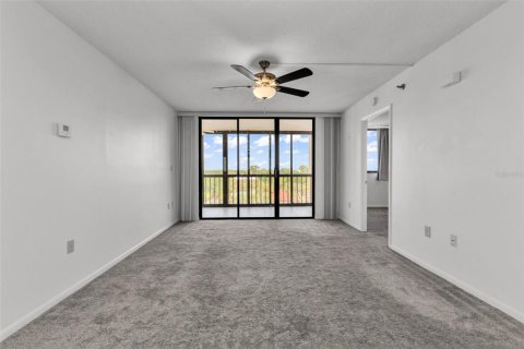 Condo in Port Charlotte, Florida, 2 bedrooms  № 2213494 - photo 9