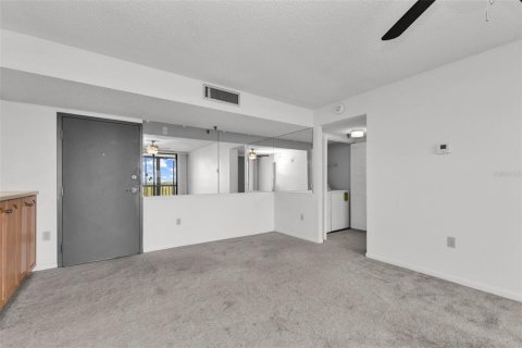 Condo in Port Charlotte, Florida, 2 bedrooms  № 2213494 - photo 13