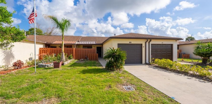 Townhouse in Merrit Island, Florida 2 bedrooms, 93.37 sq.m. № 2112707