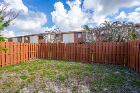 Townhouse in Merrit Island, Florida 2 bedrooms, 93.37 sq.m. № 2112707 - photo 12