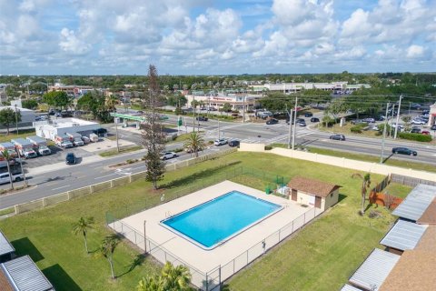 Townhouse in Merrit Island, Florida 2 bedrooms, 93.37 sq.m. № 2112707 - photo 3