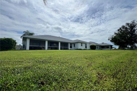 House in Punta Gorda, Florida 3 bedrooms, 172.33 sq.m. № 1913231 - photo 8