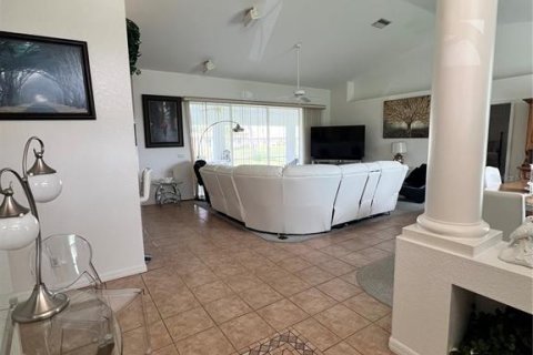 House in Punta Gorda, Florida 3 bedrooms, 172.33 sq.m. № 1913231 - photo 12