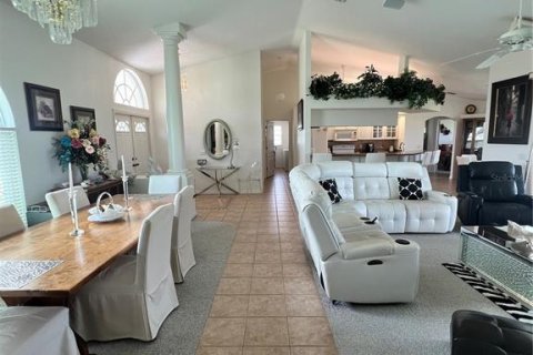 House in Punta Gorda, Florida 3 bedrooms, 172.33 sq.m. № 1913231 - photo 13