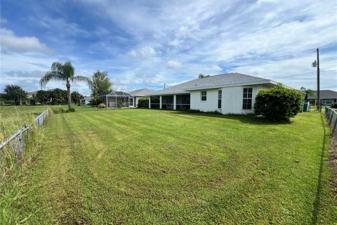 House in Punta Gorda, Florida 3 bedrooms, 172.33 sq.m. № 1913231 - photo 6